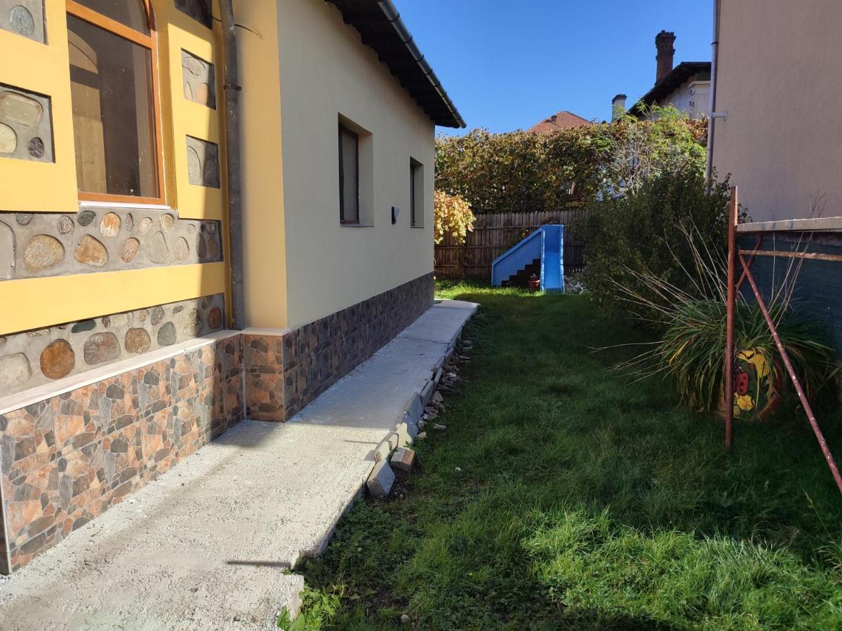 Central House Hotel Curtea De Arges Exterior photo